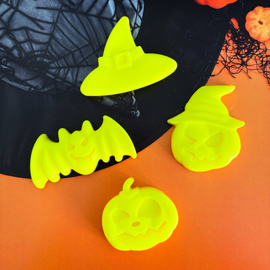 Witches Brew Spooky Shape (One supplied)